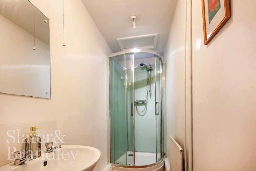 1 bedroom house share for rent