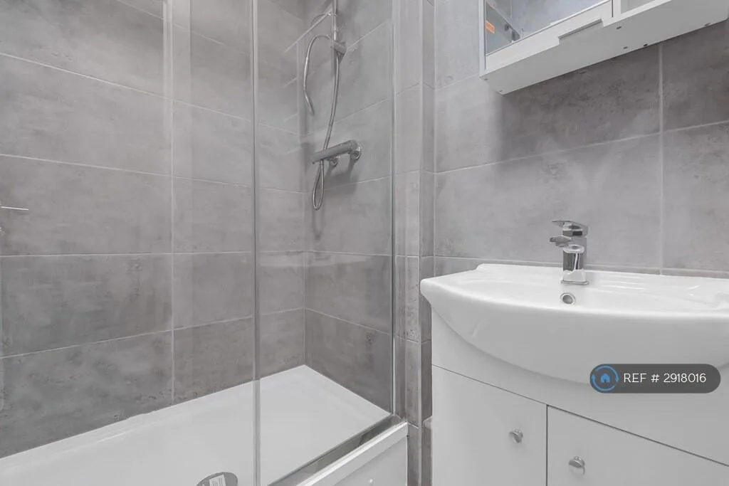 4 bedroom flat for rent