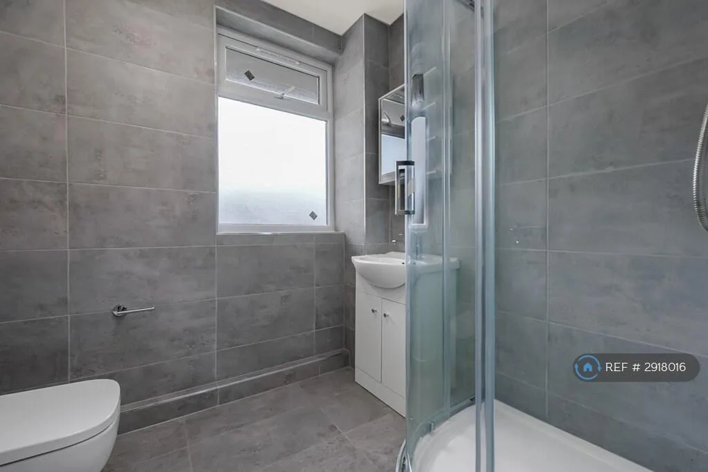4 bedroom flat for rent