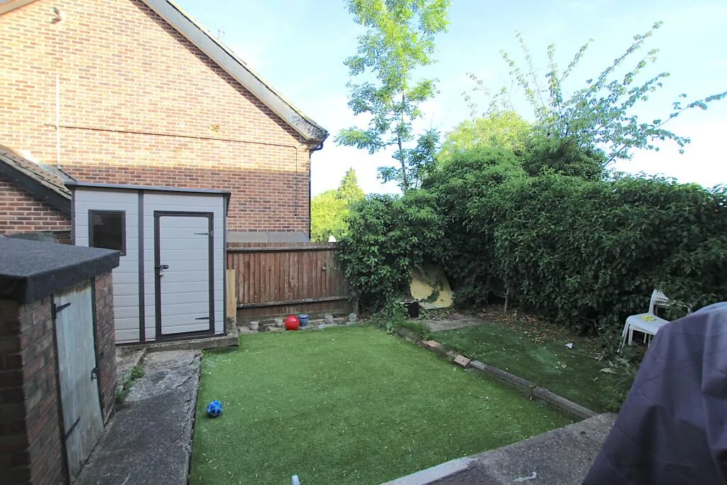 2 bedroom maisonette for rent