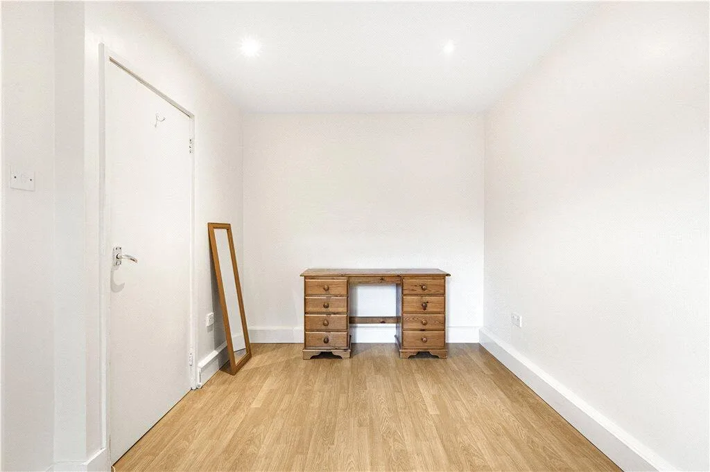 1 bedroom maisonette for rent