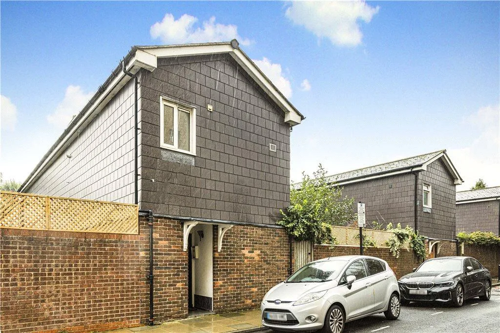 1 bedroom maisonette for rent