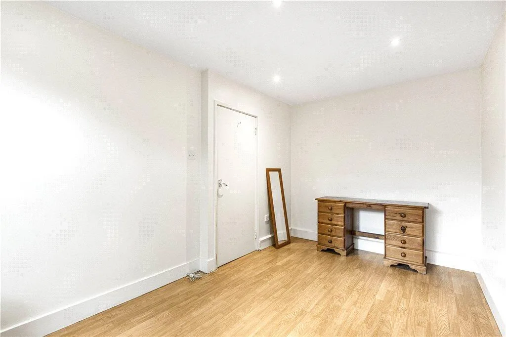 1 bedroom maisonette for rent