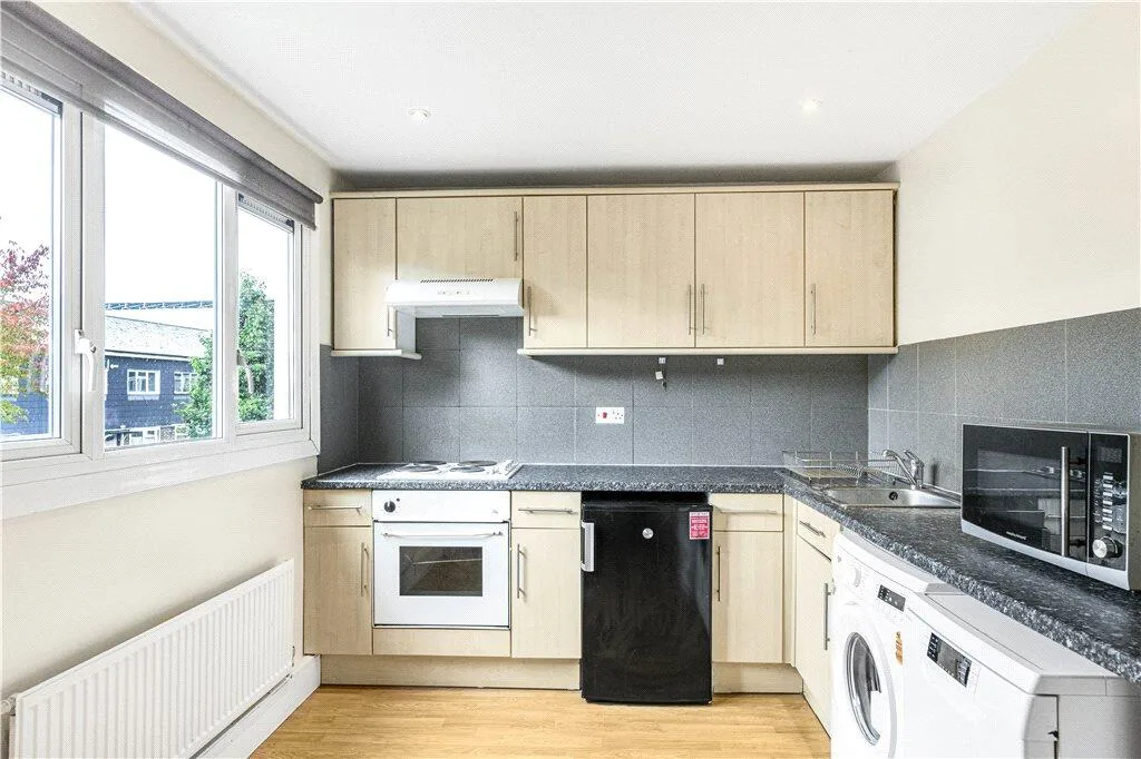 1 bedroom maisonette for rent