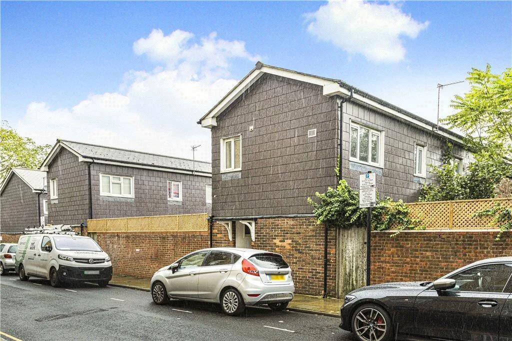 1 bedroom maisonette for rent