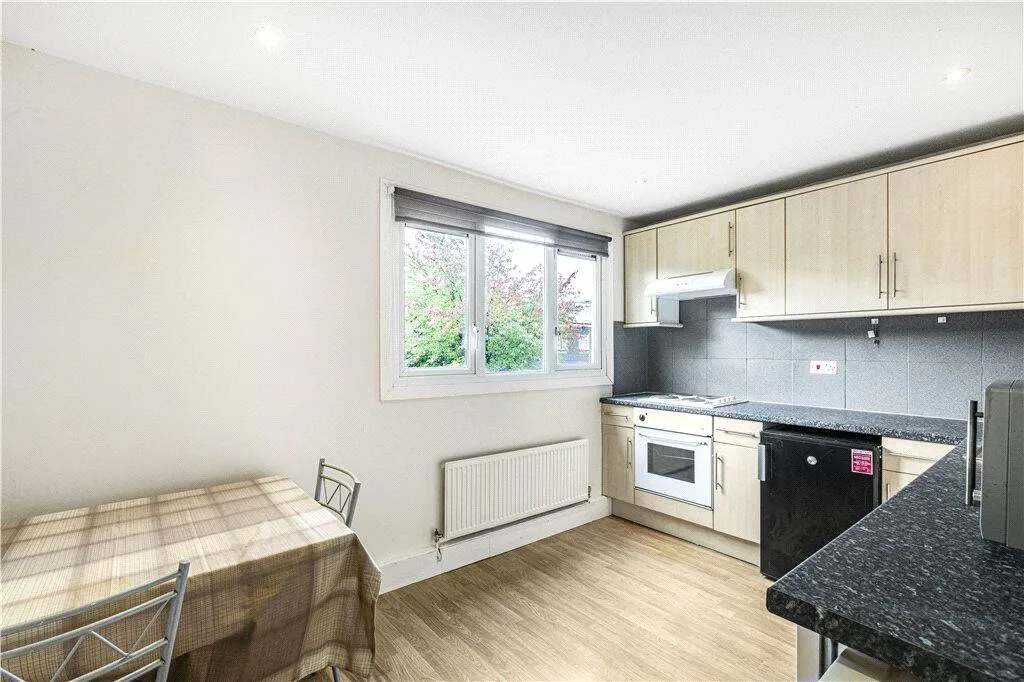 1 bedroom maisonette for rent