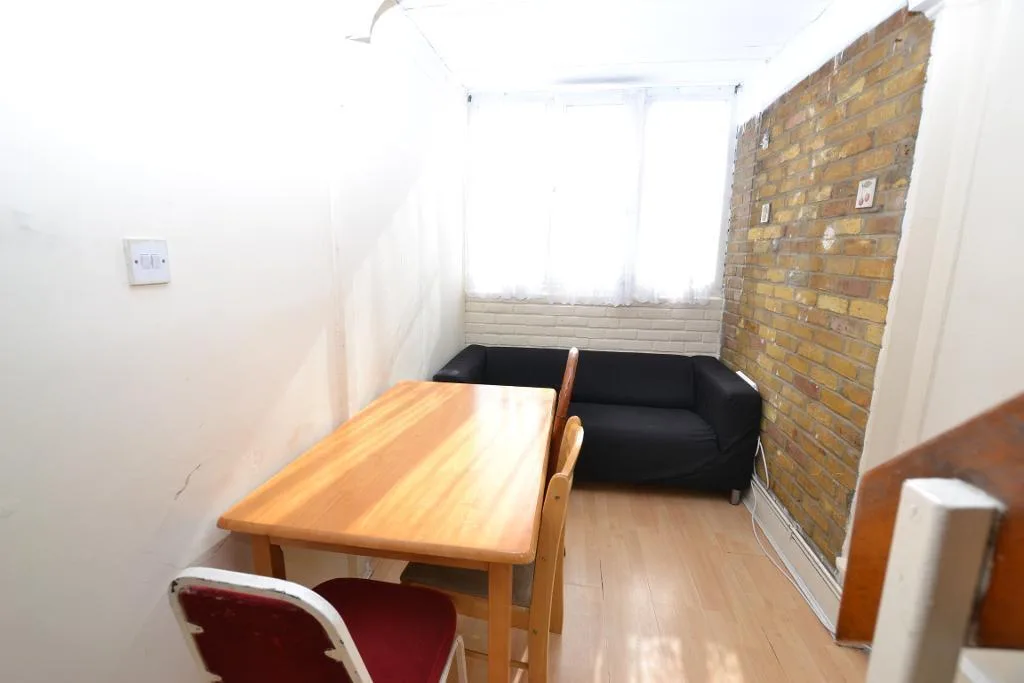 4 bedroom maisonette for rent