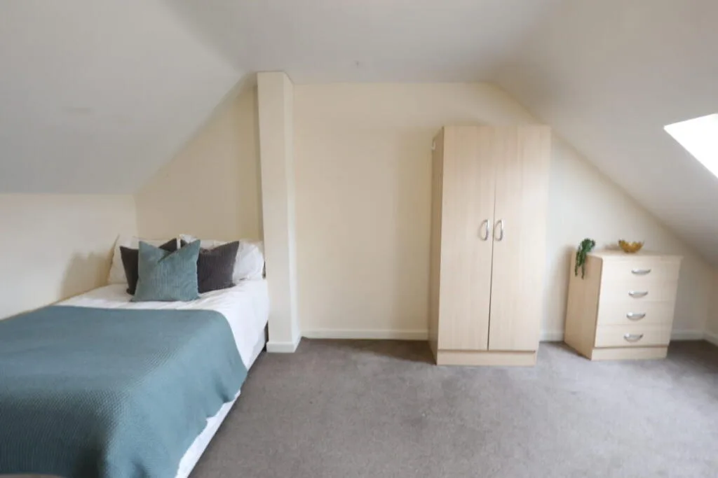 5 bedroom flat for rent