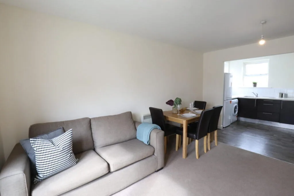 5 bedroom flat for rent