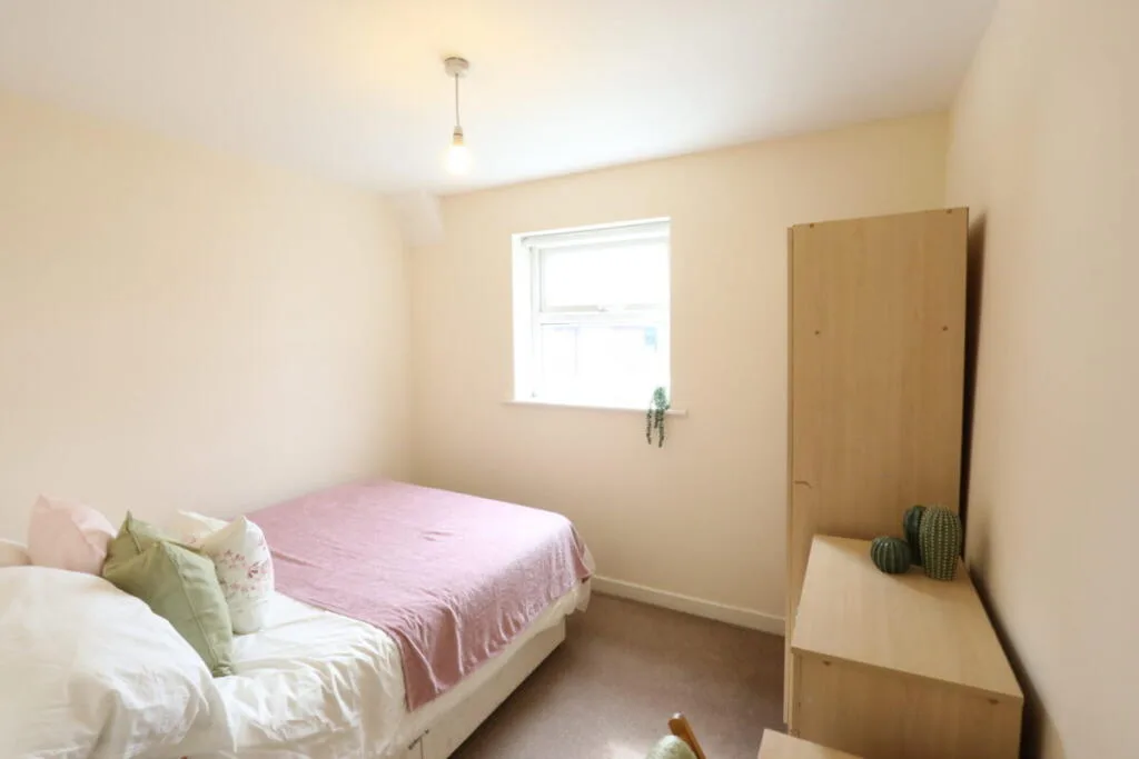 5 bedroom flat for rent