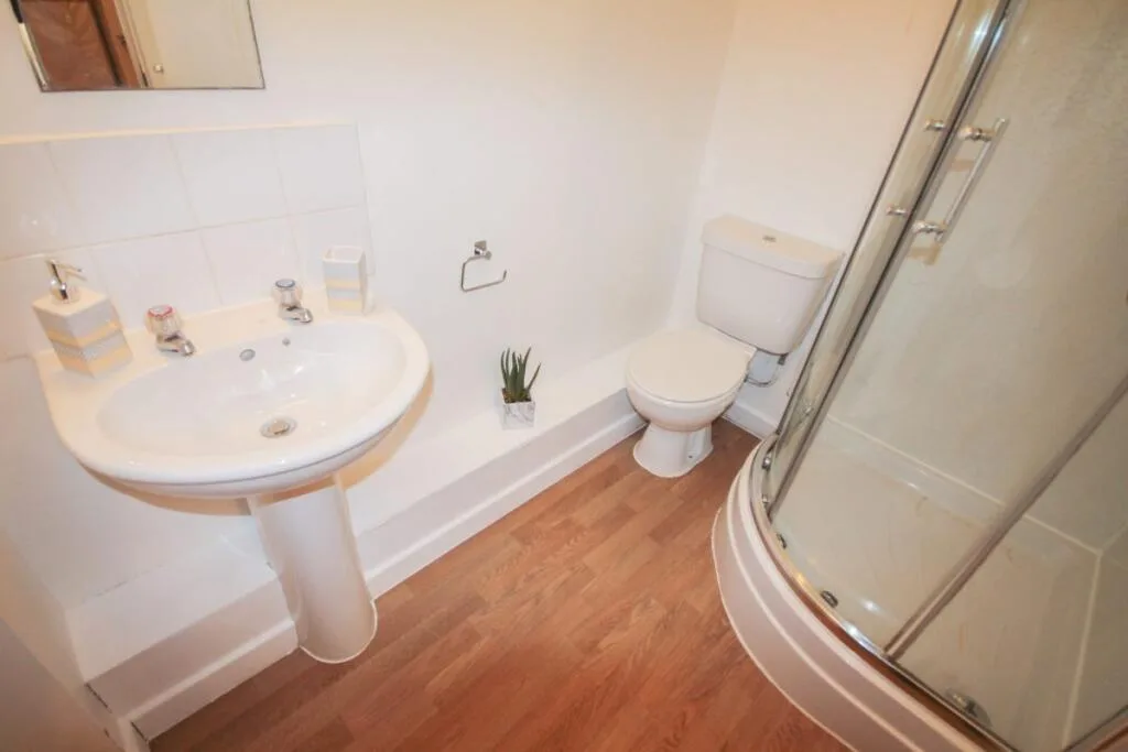 5 bedroom flat for rent