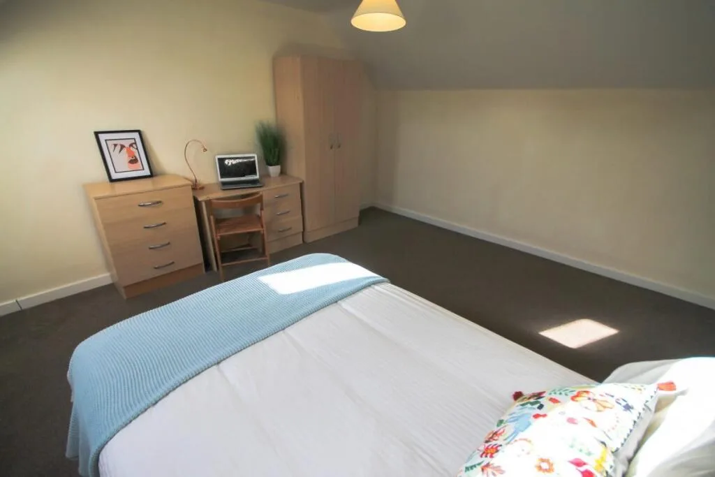 5 bedroom flat for rent