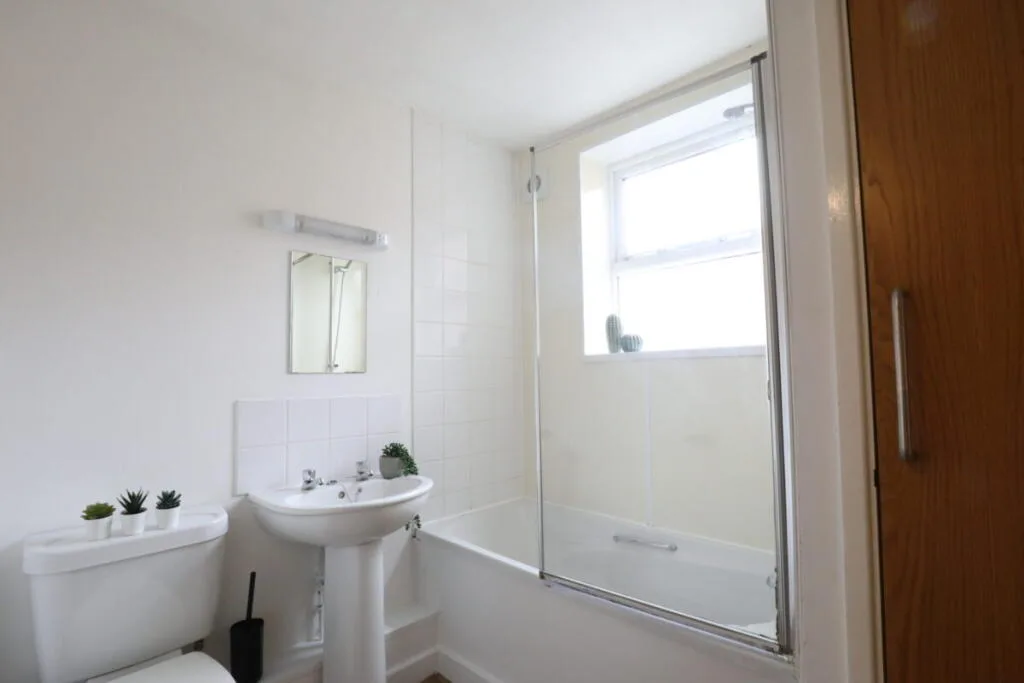 5 bedroom flat for rent