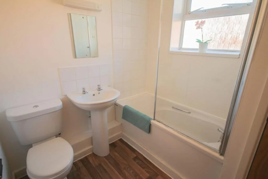 5 bedroom flat for rent