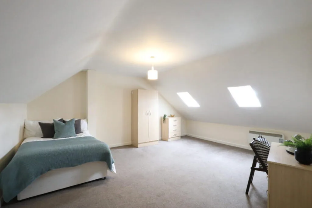 5 bedroom flat for rent