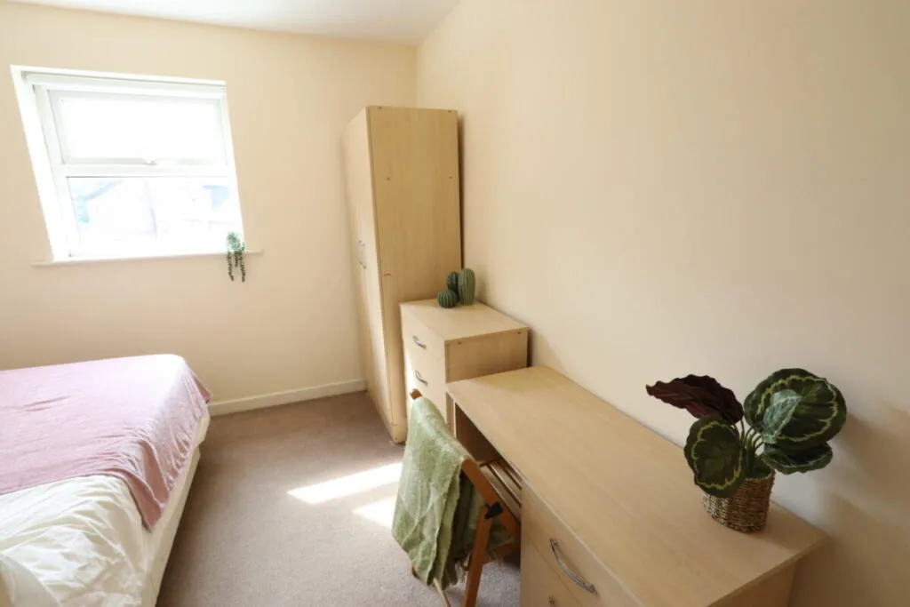 5 bedroom flat for rent