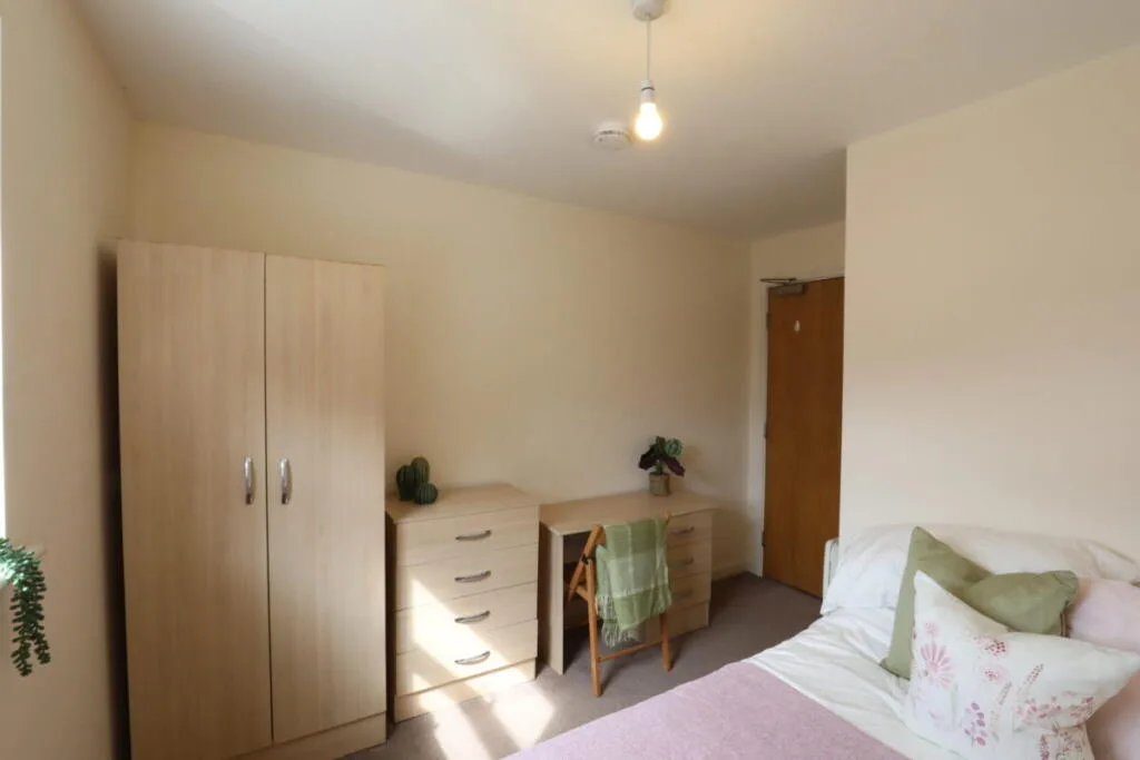 5 bedroom flat for rent