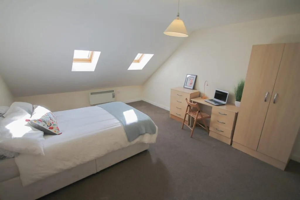 5 bedroom flat for rent