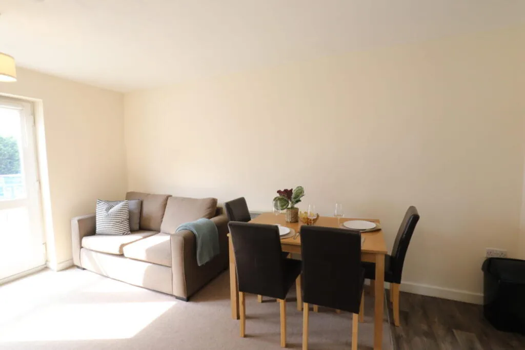 5 bedroom flat for rent