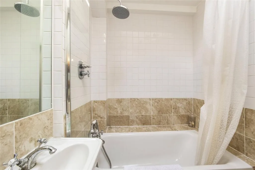 2 bedroom maisonette for rent