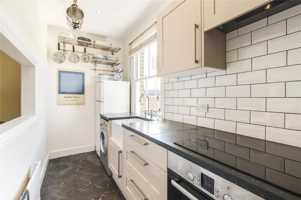 2 bedroom maisonette for rent