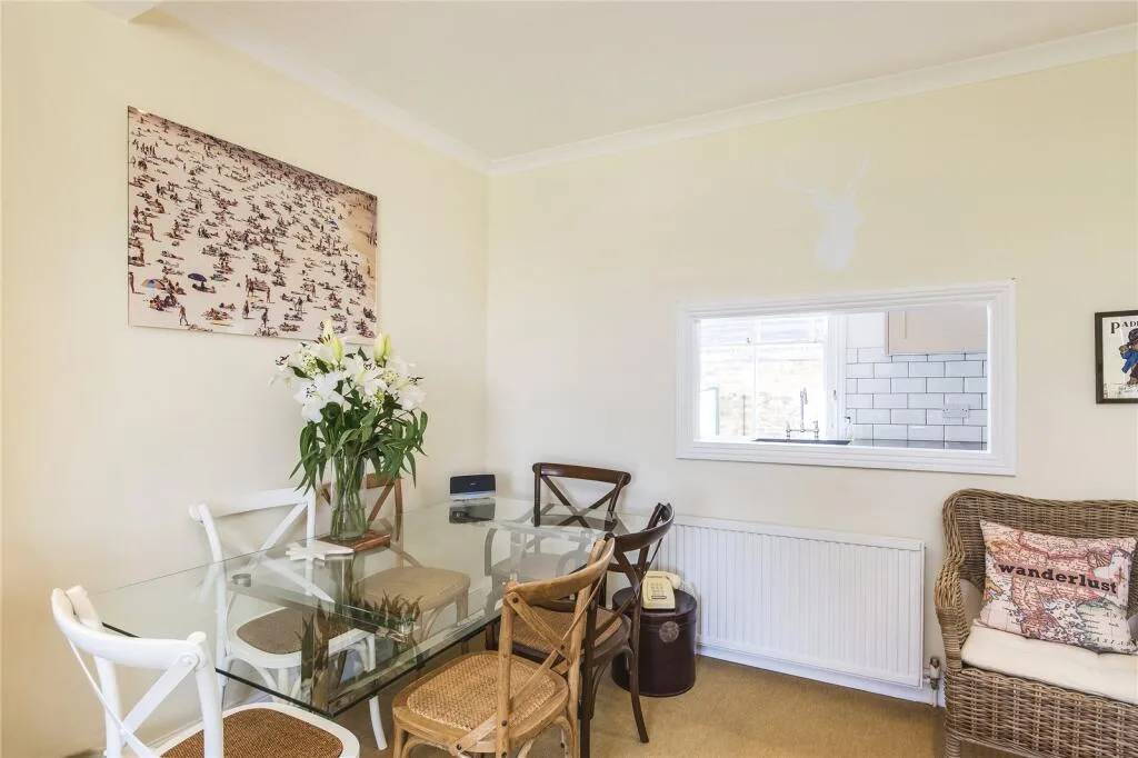 2 bedroom maisonette for rent