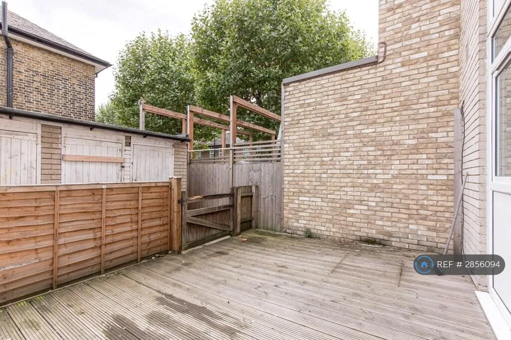 4 bedroom maisonette for rent
