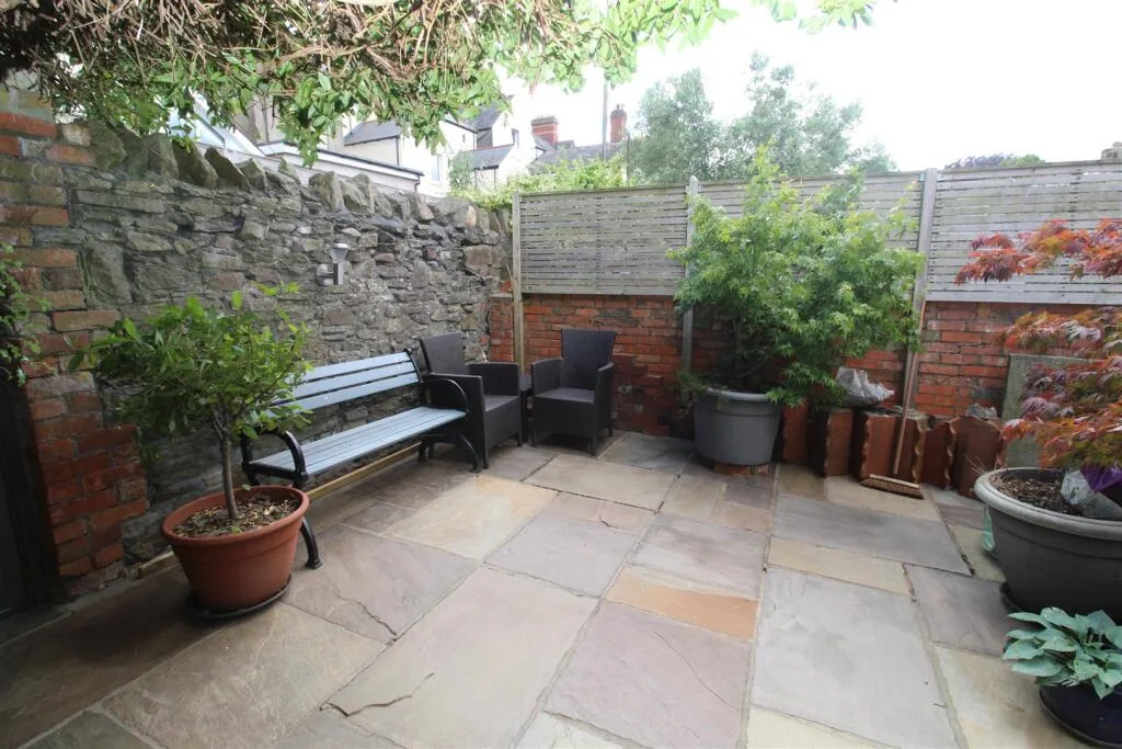 1 bedroom house for rent