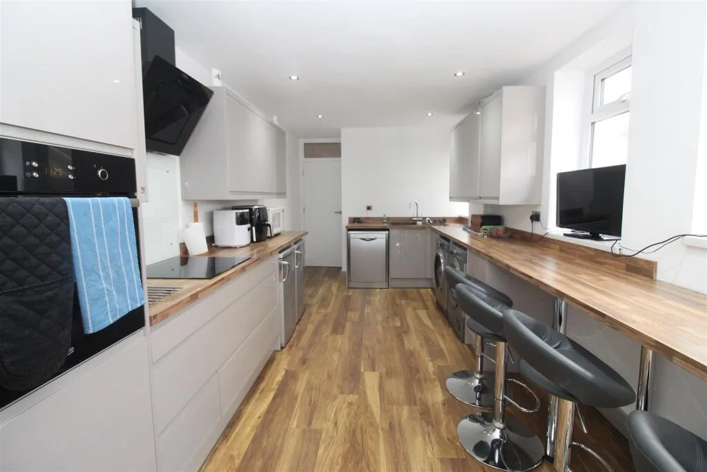 1 bedroom house for rent