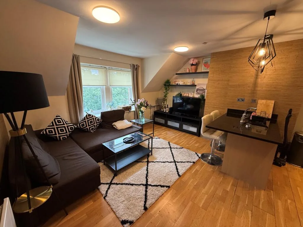2 bedroom maisonette for rent