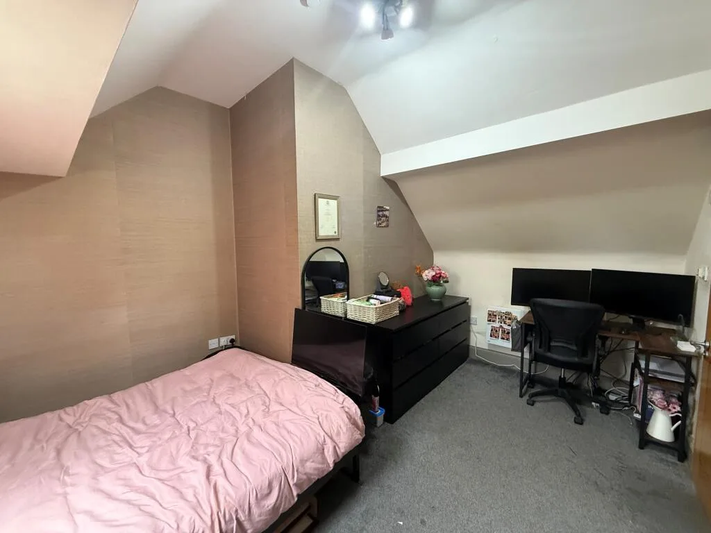 2 bedroom maisonette for rent