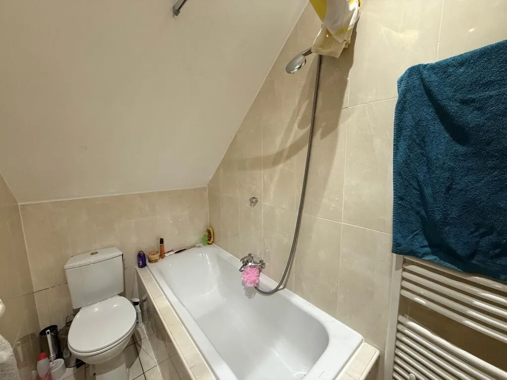 2 bedroom maisonette for rent