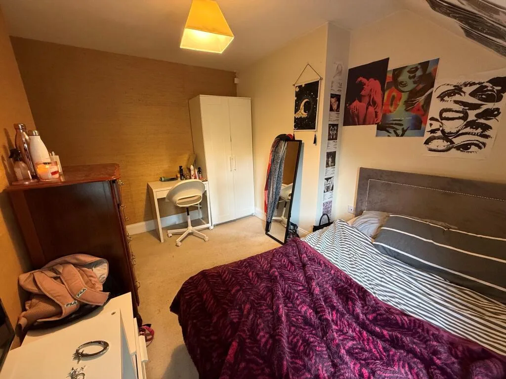 2 bedroom maisonette for rent