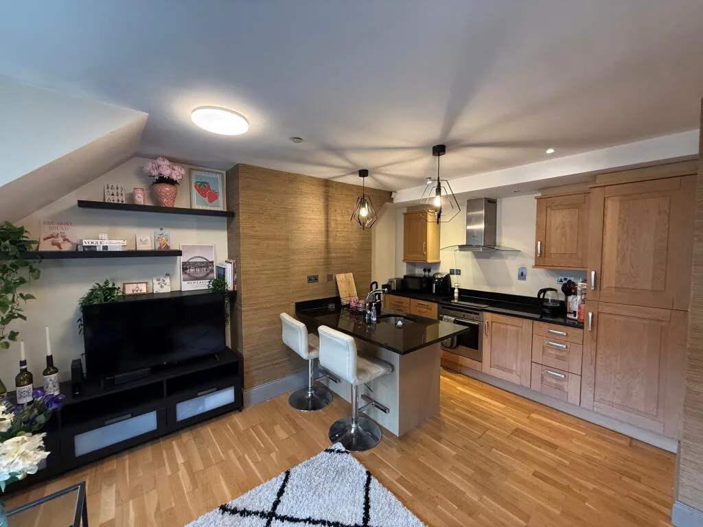 2 bedroom maisonette for rent