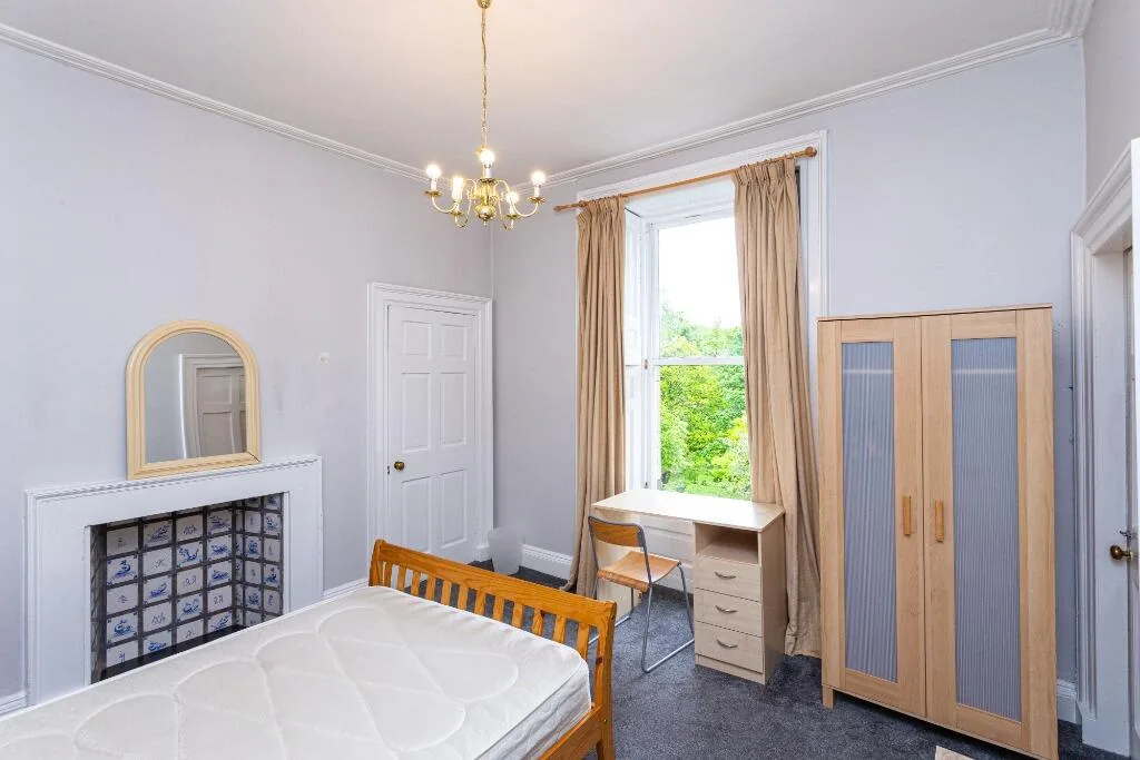 5 bedroom flat for rent