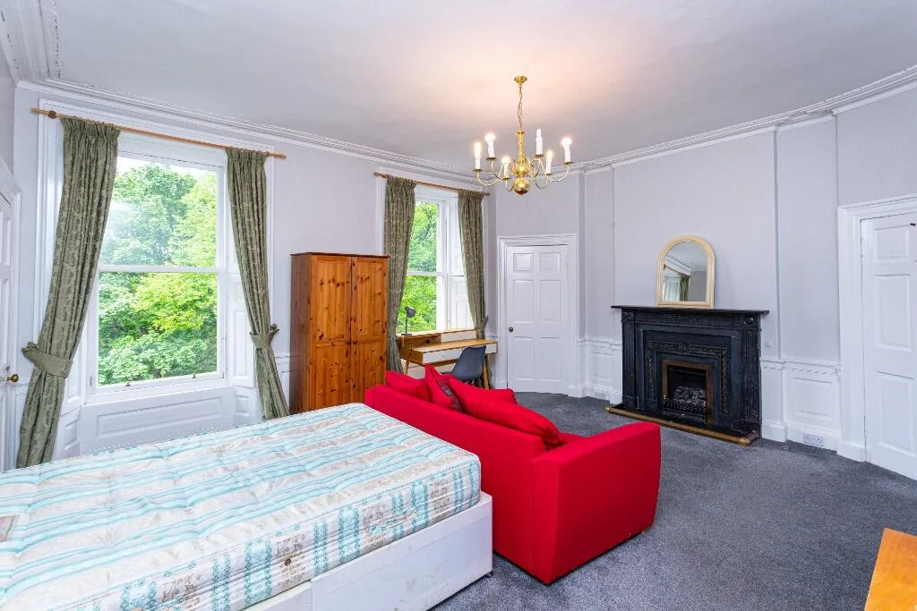 5 bedroom flat for rent