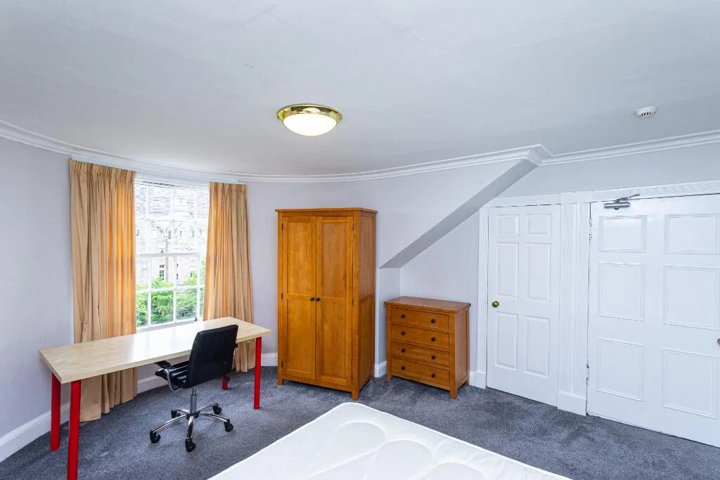 5 bedroom flat for rent