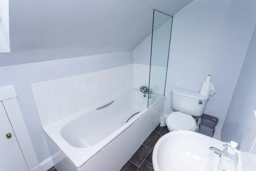 5 bedroom flat for rent