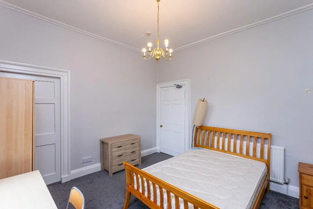 5 bedroom flat for rent