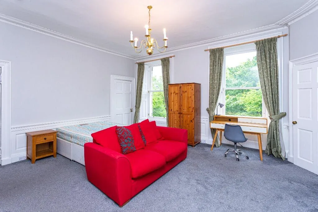 5 bedroom flat for rent