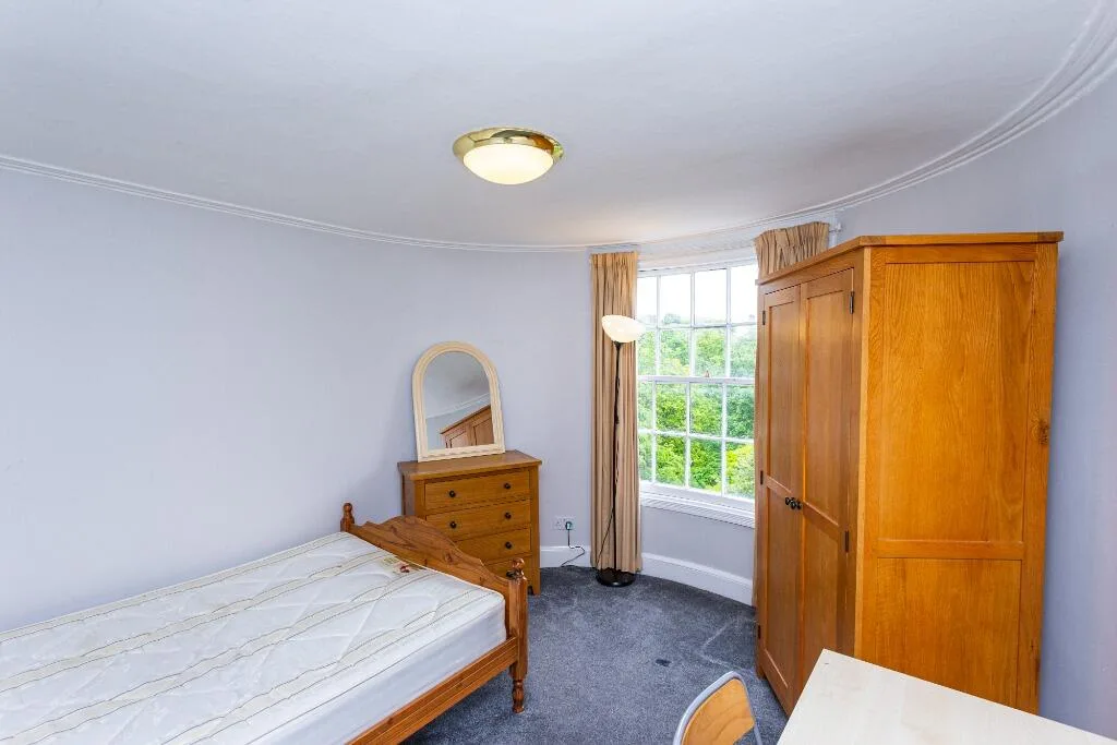 5 bedroom flat for rent