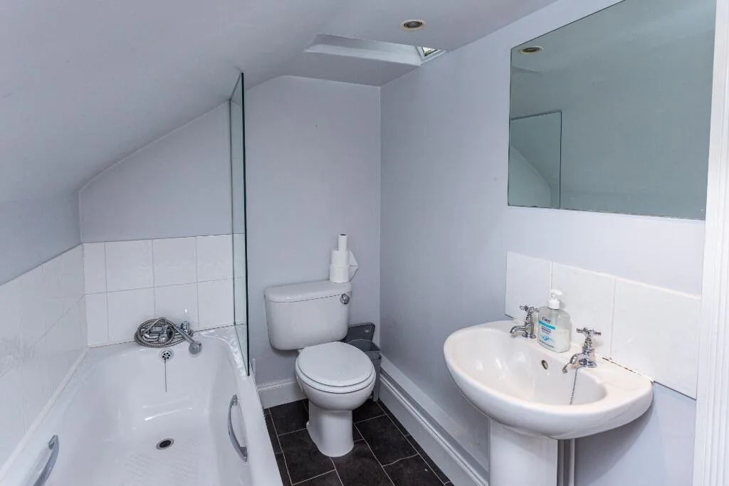5 bedroom flat for rent