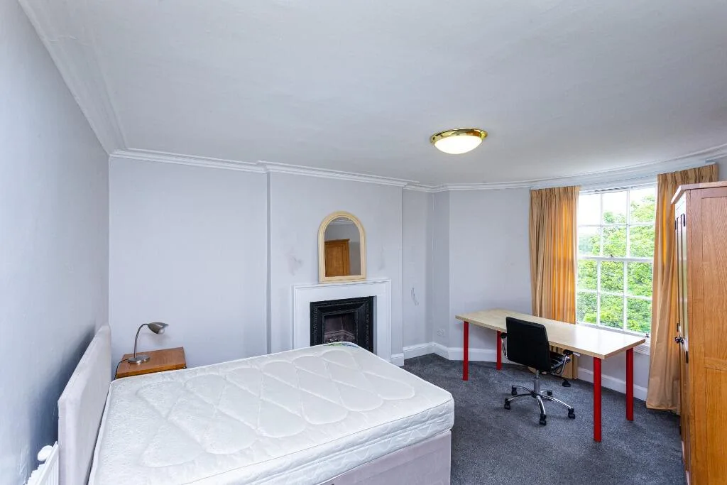 5 bedroom flat for rent