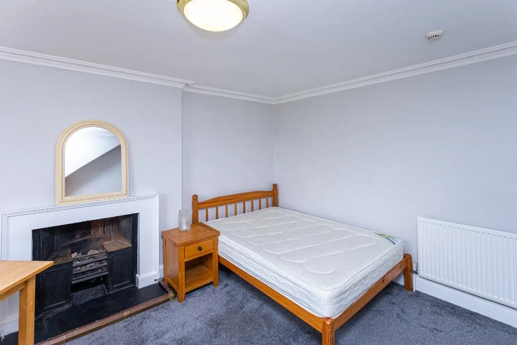 5 bedroom flat for rent