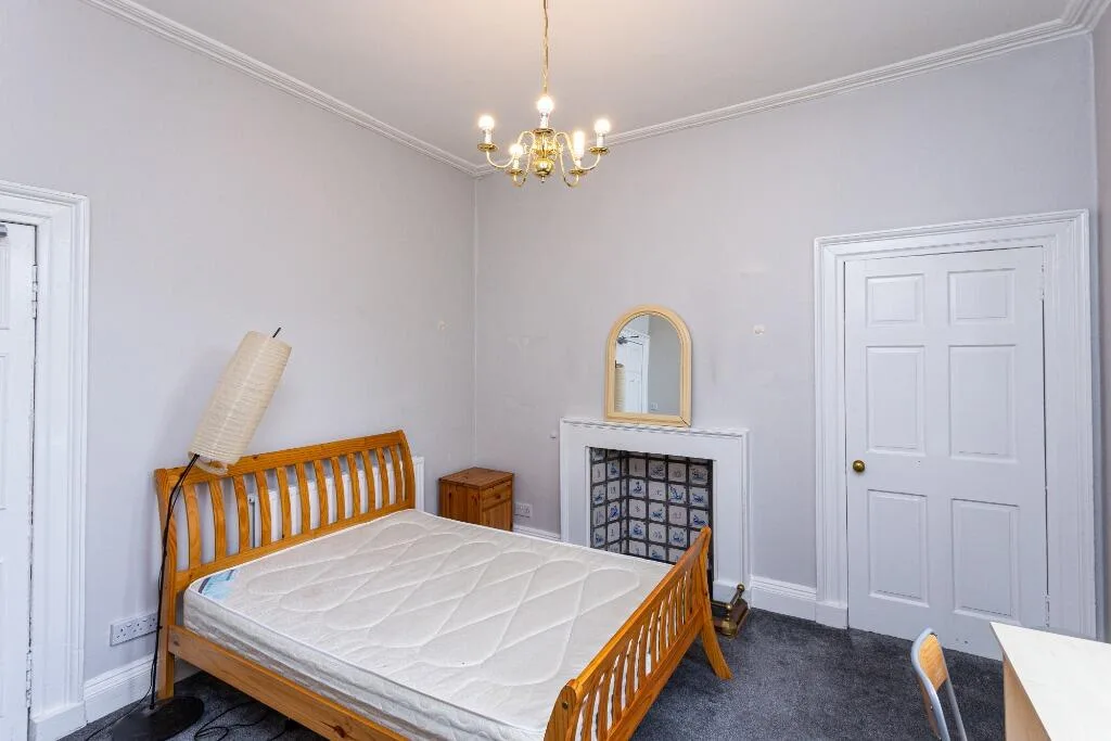 5 bedroom flat for rent