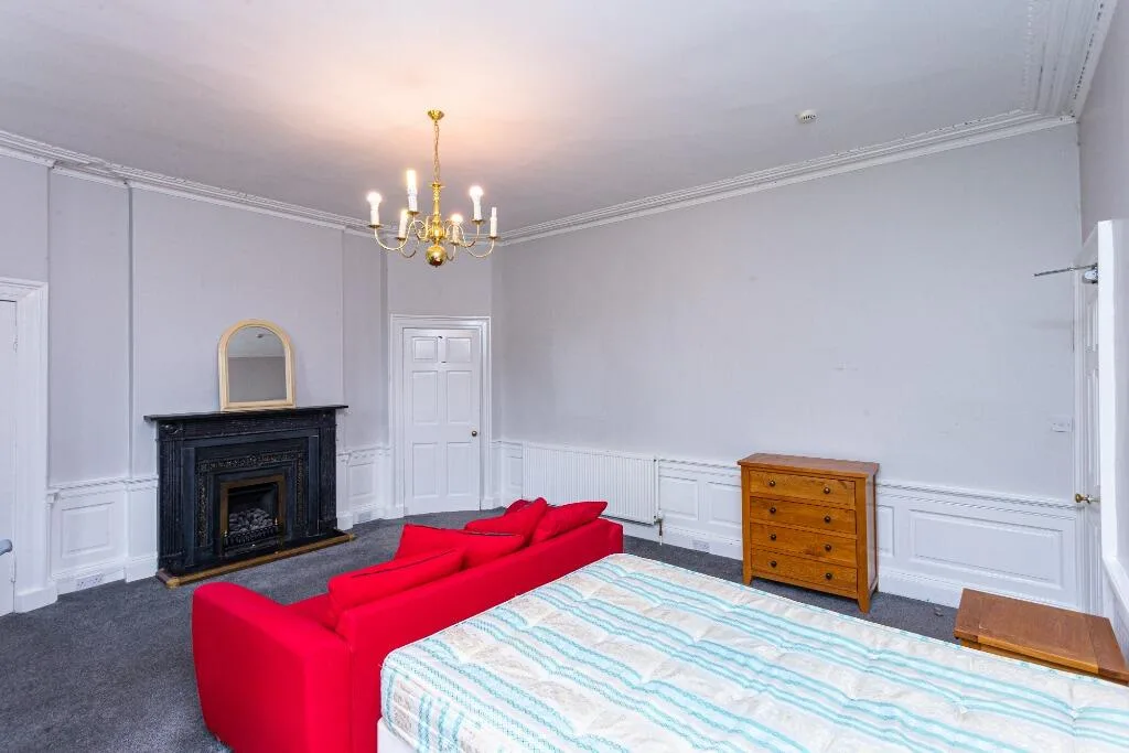 5 bedroom flat for rent