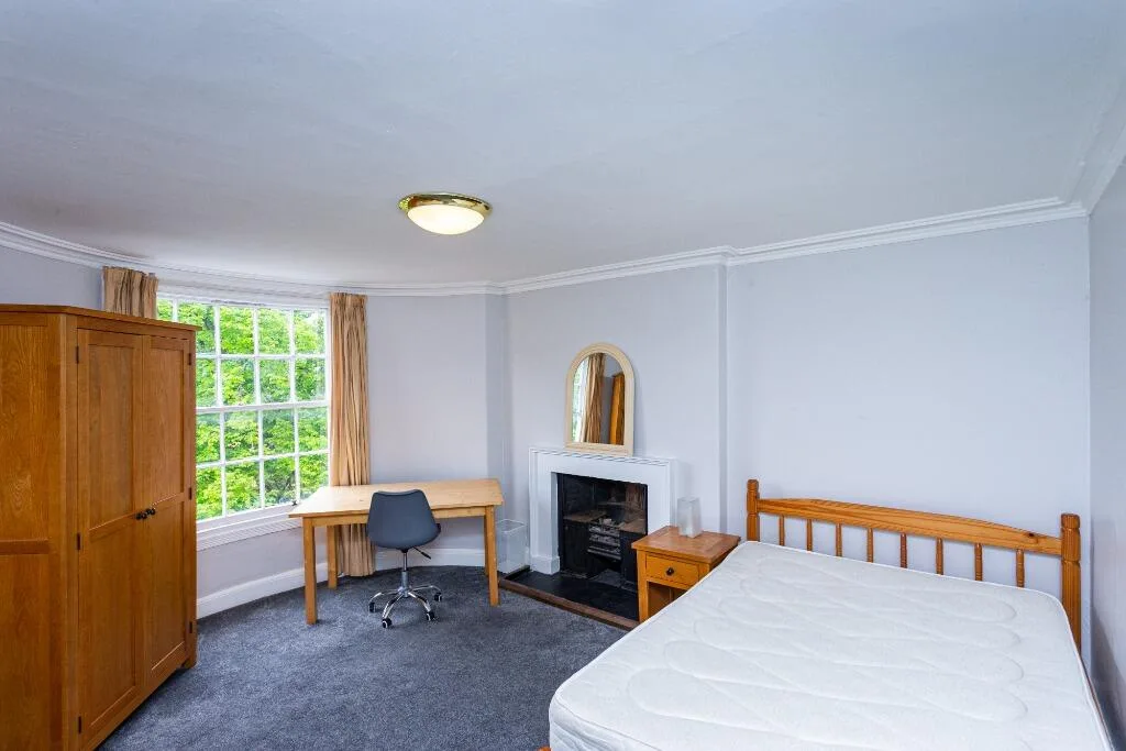 5 bedroom flat for rent