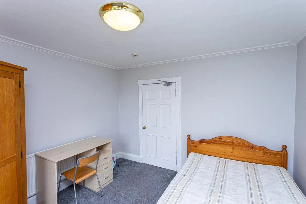 5 bedroom flat for rent