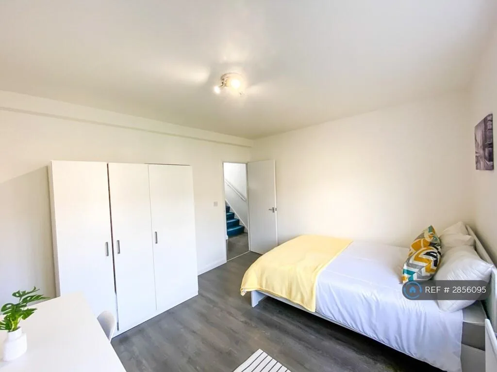 4 bedroom flat for rent