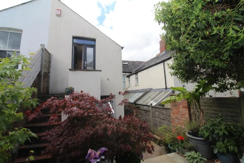 1 bedroom house for rent